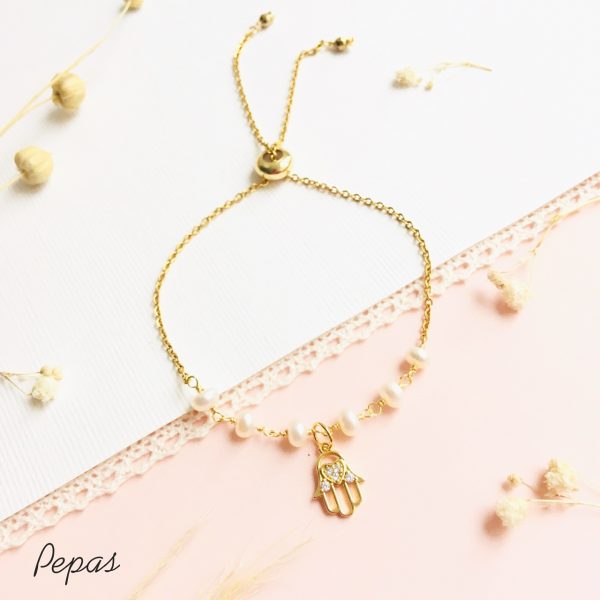 Pulsera de Acero y Perlas con Dije de Mano Hamsa