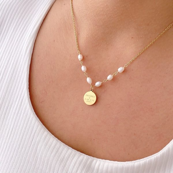 Cadena con Perlas y Dije de Placa con Mensaje