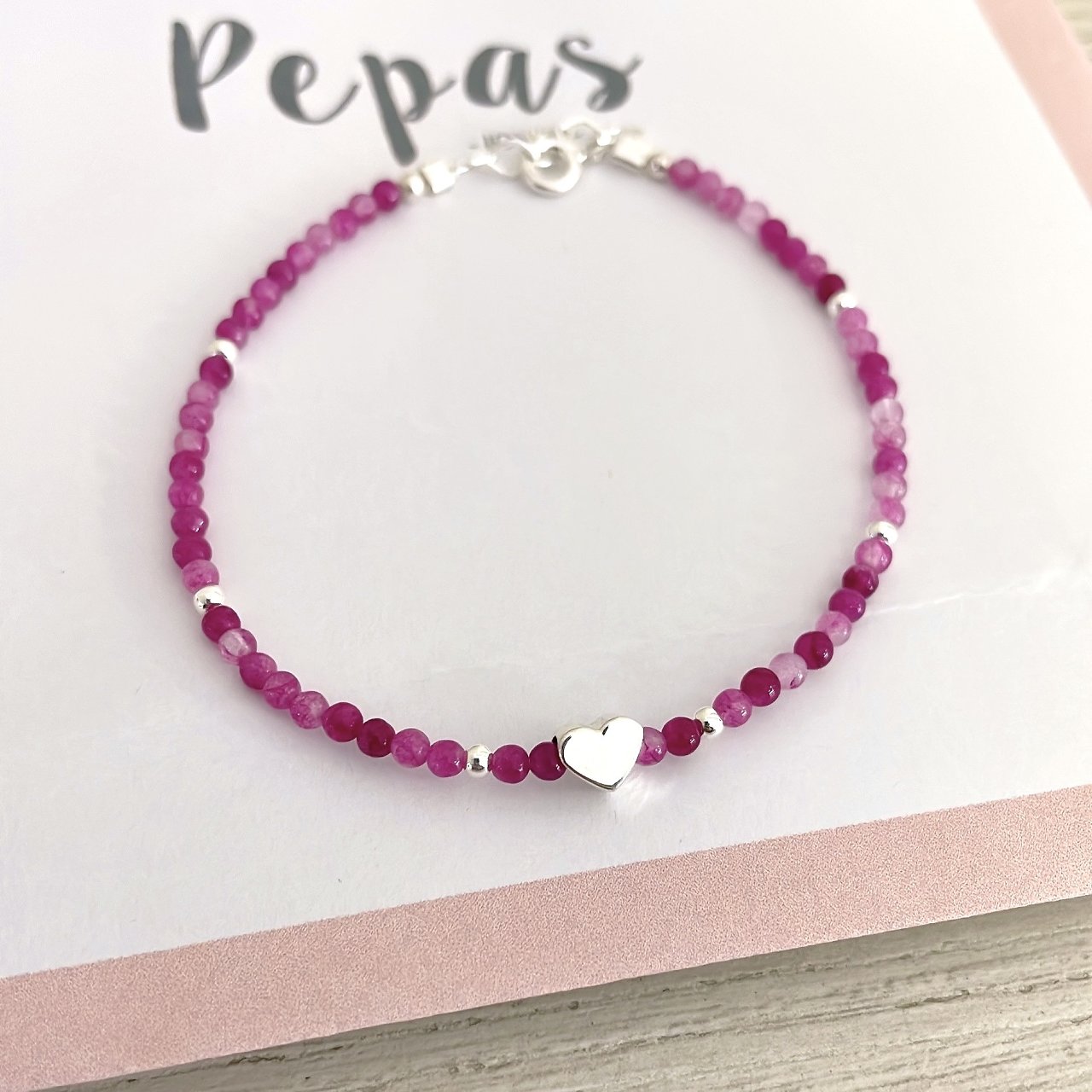 Pulsera de Piedras Naturales con Dije de Corazón