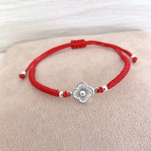 Pulsera Tejida con Dije de Trébol