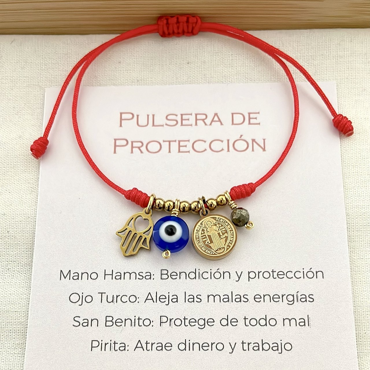 Pulsera de Hilo con Dije de San Benito, Mano Hamsa y Ojo Turco