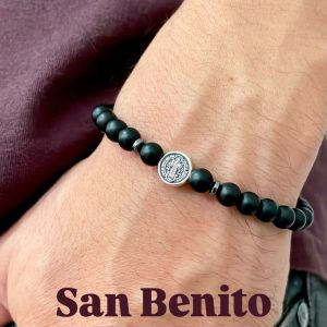 Pulsera de Piedras Naturales con San Benito